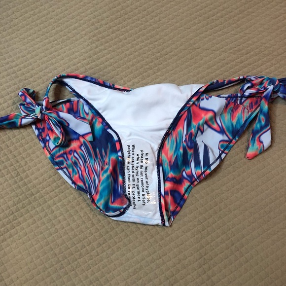 💠 Bench BONUS WARBLE Bikini Separates - Picture 6 of 7